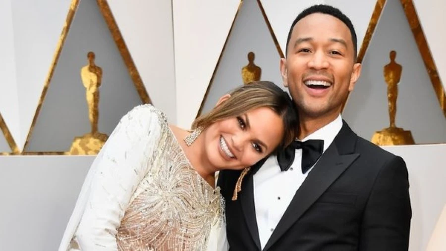 John Legend - Chrissy Teigen.