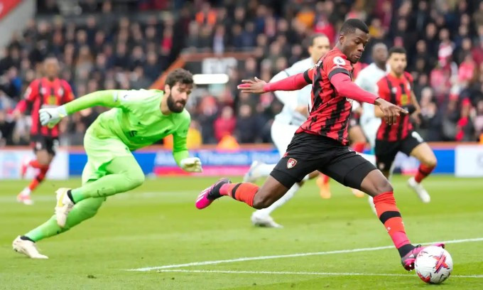 Liverpool trở lại mặt đất ở vòng 27 Ngoại hạng Anh. Liverpool trở lại mặt đất ở vòng 27 Ngoại hạng Anh.