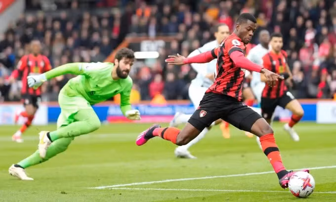 Liverpool trở lại mặt đất ở vòng 27 Ngoại hạng Anh.