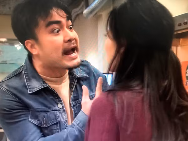 Khải trong phim “Về nhà đi con” (VTV3) được xây dựng theo hướng là một tên chồng vũ phu, hay đánh đập, mắng chửi vợ. Ảnh minh họa.