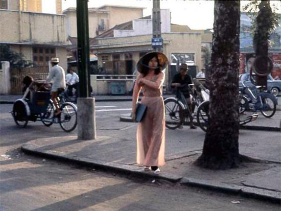 Dù ở thời điểm xưa hay nay, áo dài đều có thẩm mỹ riêng, phù hợp với bất cứ người con gái nào.