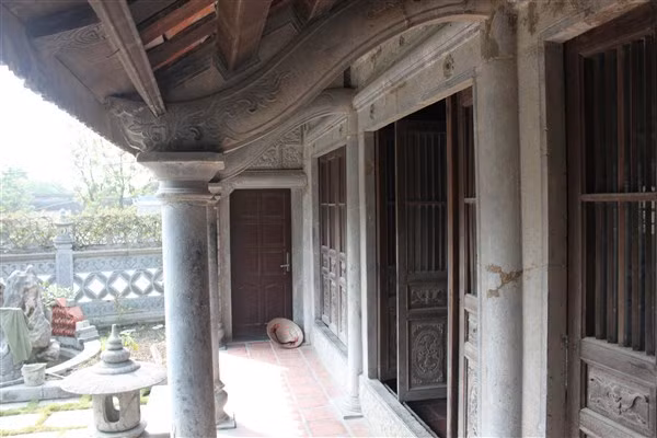 Ninh Vân hiện còn 3 căn nhà đá cổ.