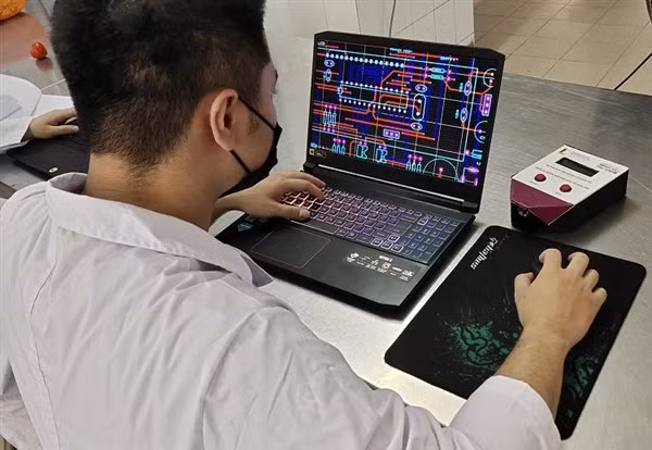 Máy đo độ chín của cà chua được SV Bách khoa sáng chế.