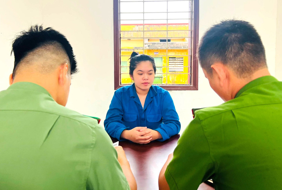 Lê Thị Kiều Trang tại cơ quan công an. (Ảnh: CACC)