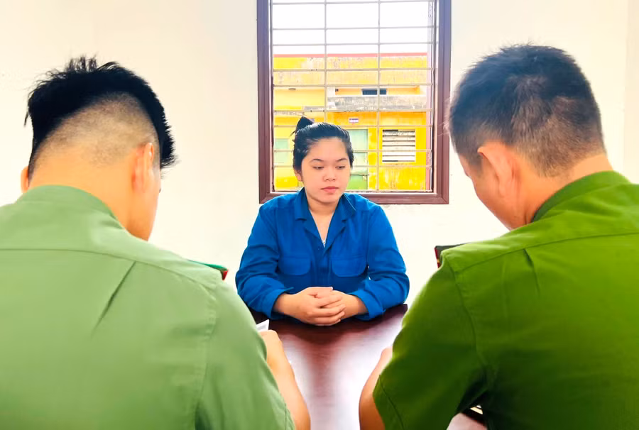 Lê Thị Kiều Trang tại cơ quan công an. (Ảnh: CACC)