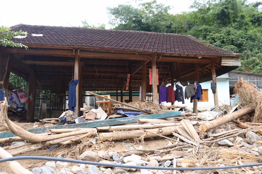 Căn nhà của bà Lương Thị Hương bên dòng suối Huồi Giảng.