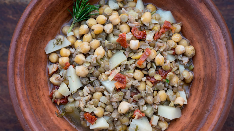 Gia đình Melis ở Sardinia đã ăn món súp minestrone này mỗi ngày trong suốt cuộc đời rất thọ của họ. Gia đình Melis ở Sardinia đã ăn món súp minestrone này mỗi ngày trong suốt cuộc đời rất thọ của họ.