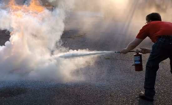 Nước nóng hiệu quả hơn nước lạnh trong dập lửa. Ảnh minh họa Nước nóng hiệu quả hơn nước lạnh trong dập lửa. Ảnh minh họa