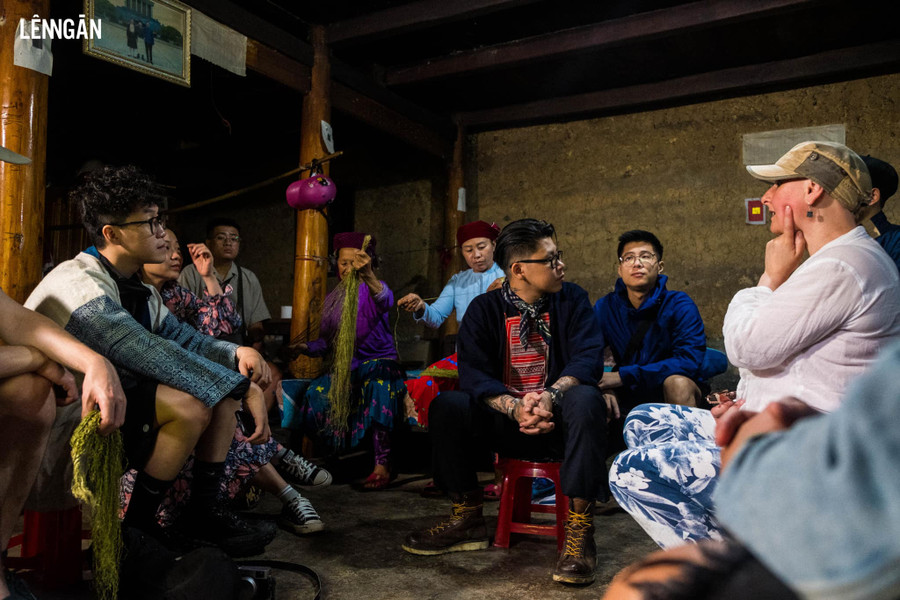 Nhóm nghệ sĩ dự án âm nhạc Thanh Cảnh điền dã thực tế tại xã Sủng Trái (Đồng Văn - Hà Giang).