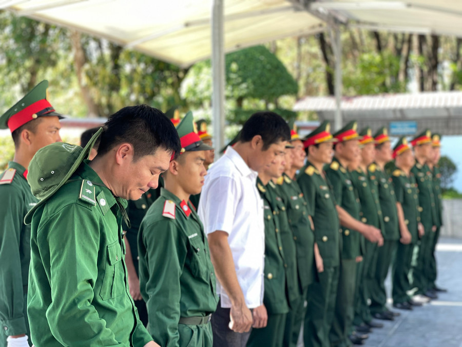 Khu di tích Ngã ba Đồng Lộc có 10 người đang làm thuyết minh viên tại đây.