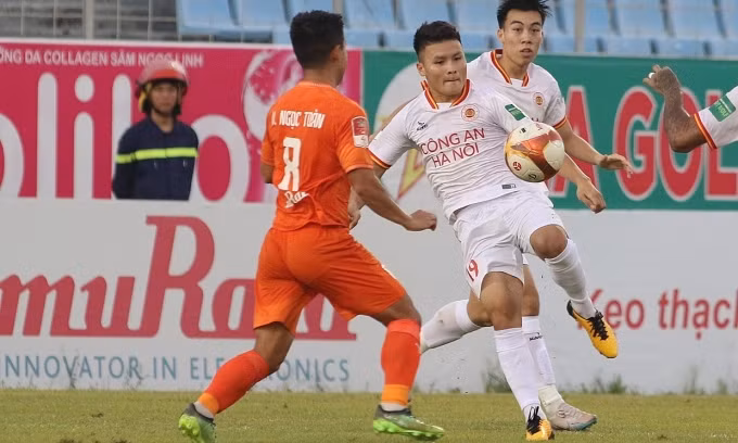 Quang Hải mờ nhạt trong ngày ra mắt Công An Hà Nội.