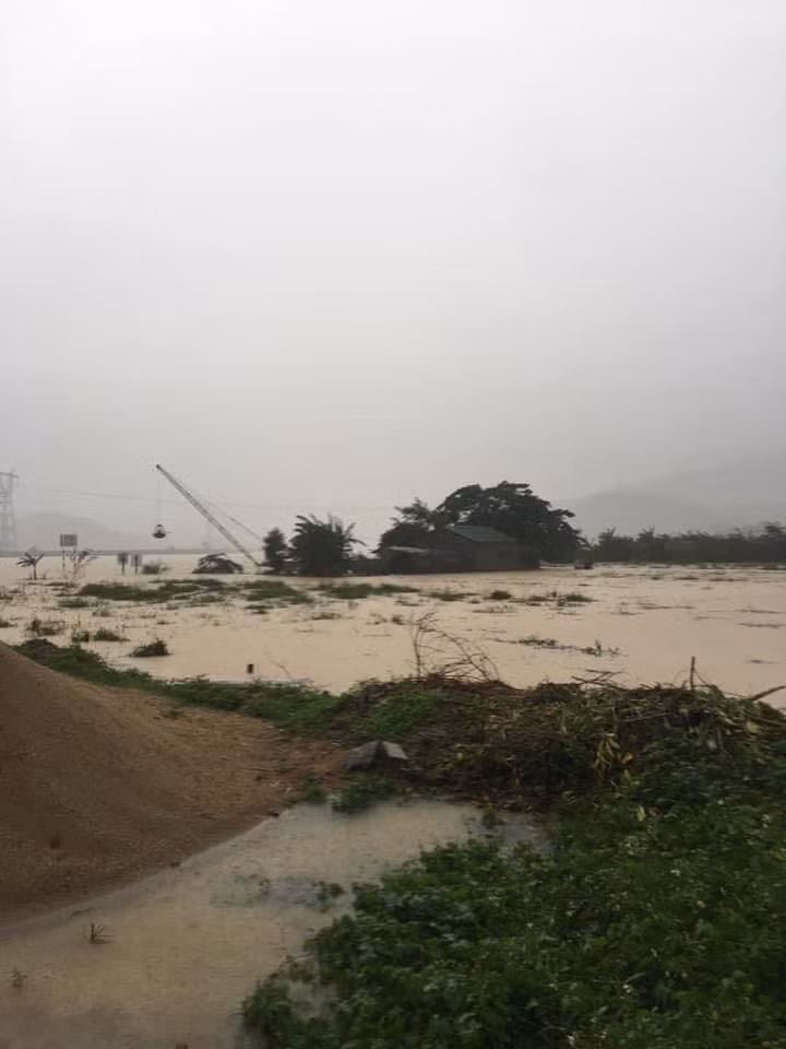 Thống kê nhanh, hơn 800 hộ dân ở các xã ngập sâu như: Võ Liệt, Hạnh Lâm, Thanh Nho, Thanh Liên, Thanh Mỹ, Thanh Thủy... đã được sơ tán khẩn cấp để chạy lũ trong đêm.