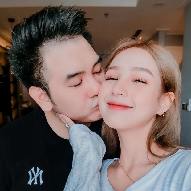 “Streamer giàu nhất Việt Nam” công bố sắp cưới vợ kém 13 tuổi