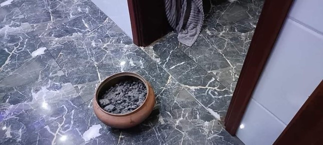 Nồi than của chị Tuyền dùng để sưởi ấm