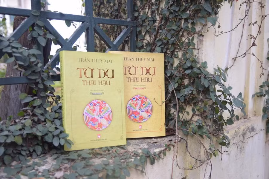 Bìa cuốn sách "Từ Dụ Thái Hậu".