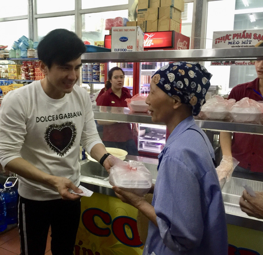 Suất cơm dành tặng bệnh nhân. Suất cơm dành tặng bệnh nhân.