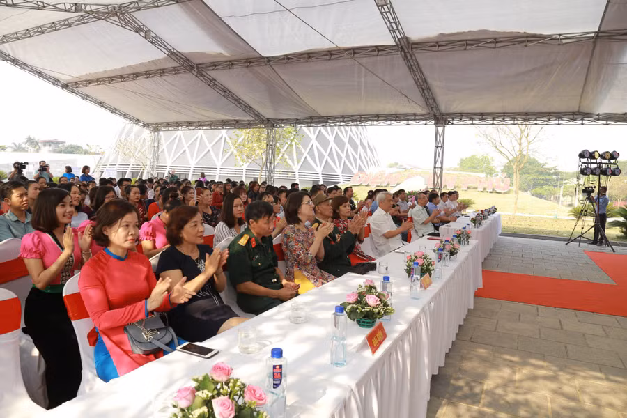 Triển lãm thu hút đông các đại biểu tham dự Triển lãm thu hút đông các đại biểu tham dự