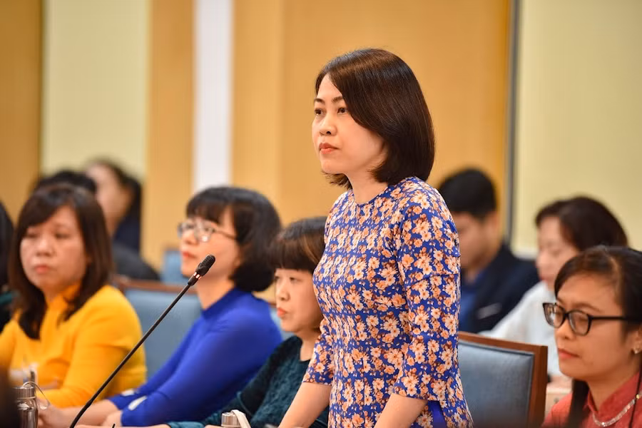 Cán bộ quản lý, giáo viên... trên địa bàn quận Đống đa chia sẻ tại buổi làm việc.