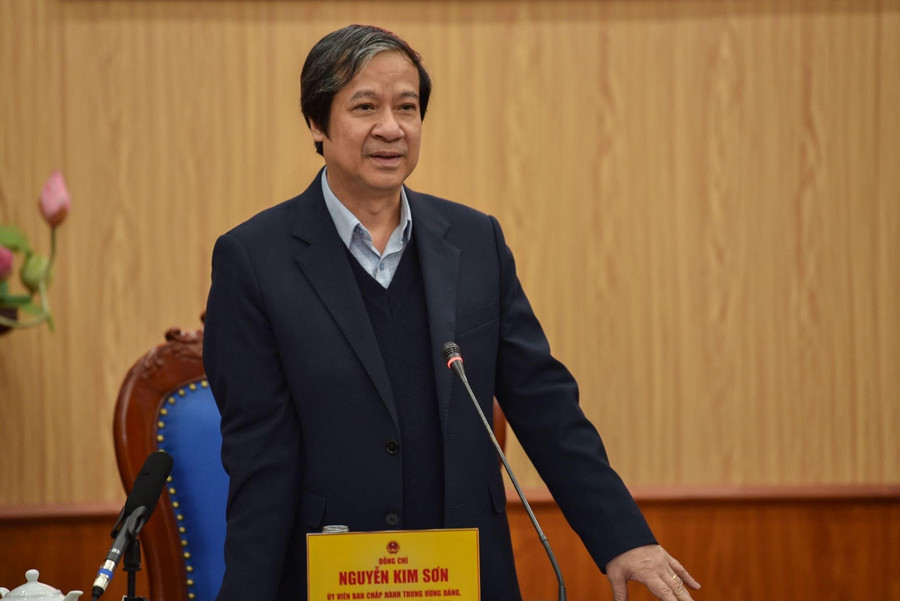 Bộ trưởng Nguyễn Kim Sơn trao đổi tại buổi làm việc. Bộ trưởng Nguyễn Kim Sơn trao đổi tại buổi làm việc.
