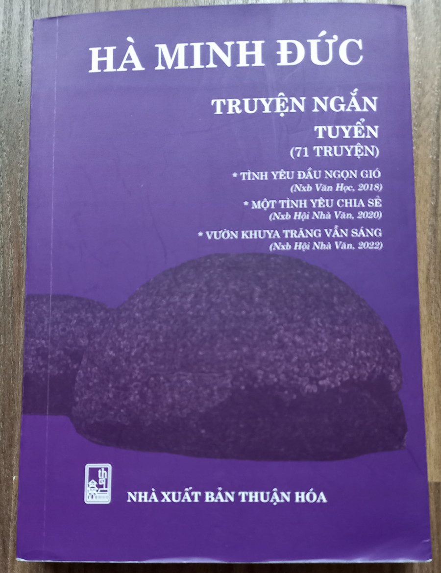 Lối văn giàu nhịp điệu tạo cho truyện ngắn của Giáo sư Hà Minh Đức sự mềm mại, sâu lắng, tinh tế khi miêu tả những sự thật tâm hồn.