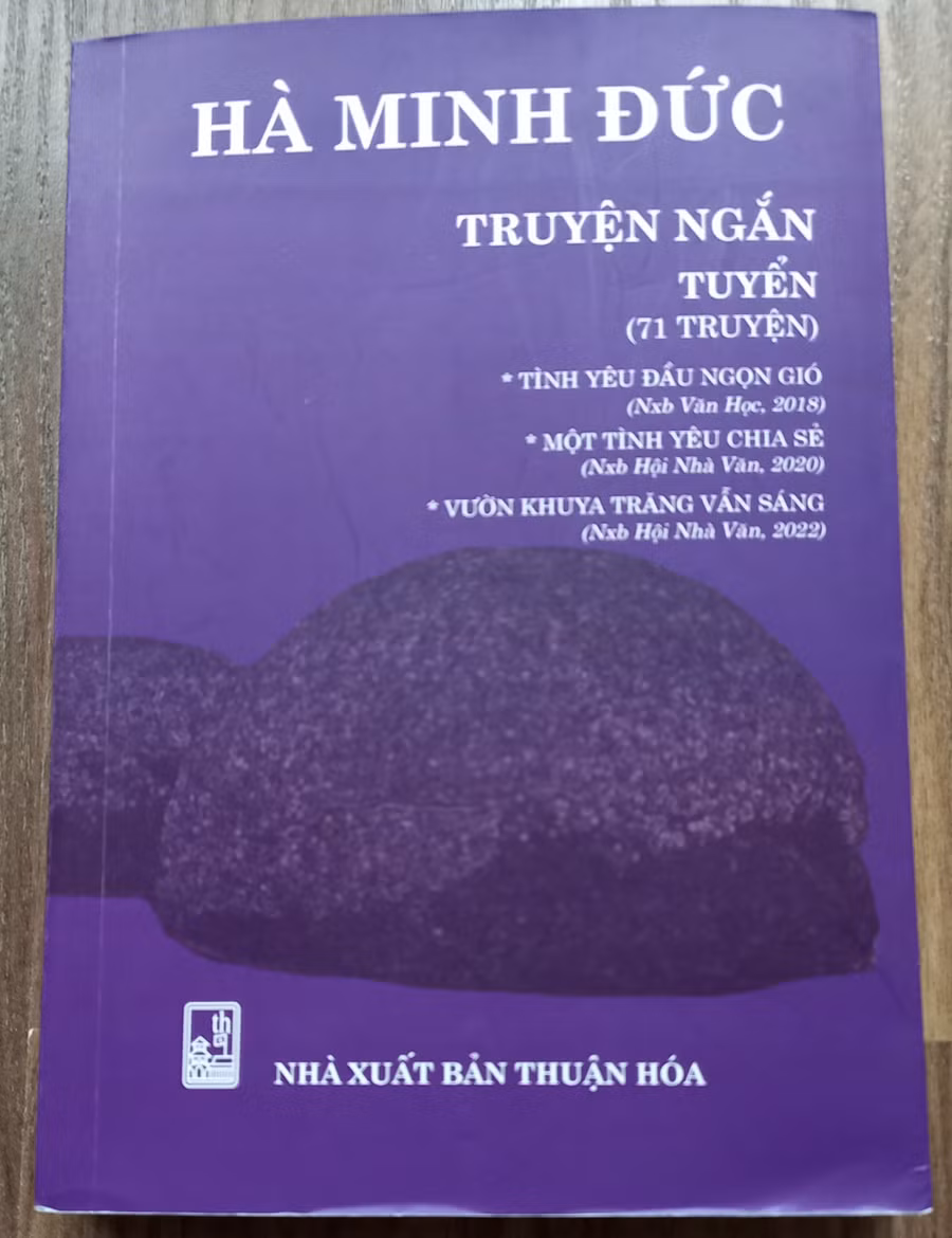 Lối văn giàu nhịp điệu tạo cho truyện ngắn của Giáo sư Hà Minh Đức sự mềm mại, sâu lắng, tinh tế khi miêu tả những sự thật tâm hồn.
