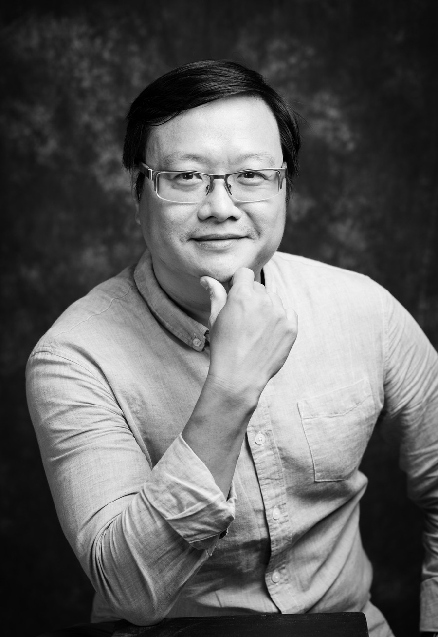 Nghệ sĩ thị giác, giám tuyển Nguyễn Thế Sơn. Ảnh: NVCC.