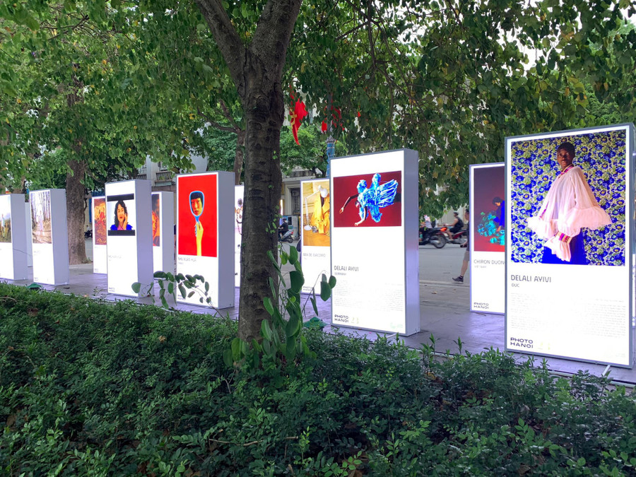 Triển lãm &apos;Nhiếp ảnh thời trang&apos; tại bờ hồ Hoàn Kiếm trong khuôn khổ Photo Hà Nội 23. Ảnh: NVCC.