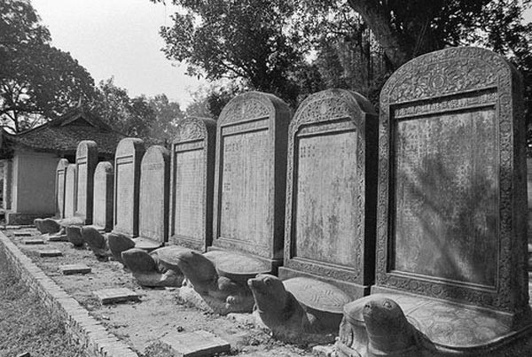 Văn bia soạn năm 1521 cho kỳ thi năm 1514 tại Văn miếu Quốc Tử Giám (Bia số 6) do Vũ Duệ soạn. Văn bia soạn năm 1521 cho kỳ thi năm 1514 tại Văn miếu Quốc Tử Giám (Bia số 6) do Vũ Duệ soạn.