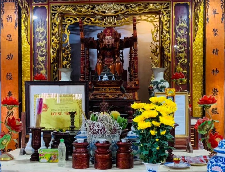 Tượng thờ Trạng nguyên Vũ Duệ. Tượng thờ Trạng nguyên Vũ Duệ.