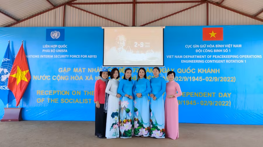 Những nữ thầy thuốc của BVDC cấp 1 Đội Công binh số 1.