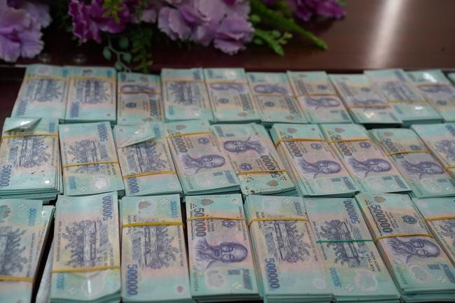 Số tiền giả hơn 2 tỷ đồng, lực lượng Công an thu giữ. Số tiền giả hơn 2 tỷ đồng, lực lượng Công an thu giữ.