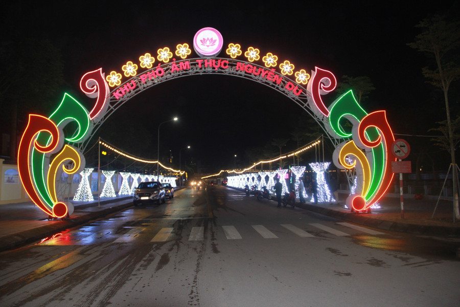 Không gian buổi tối lung linh, rực rỡ hứa hẹn sẽ thu hút người dân và du khách đến tham quan, trải nghiệm.
