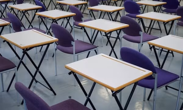 Trường học tại Anh đóng cửa vì Covid-19.