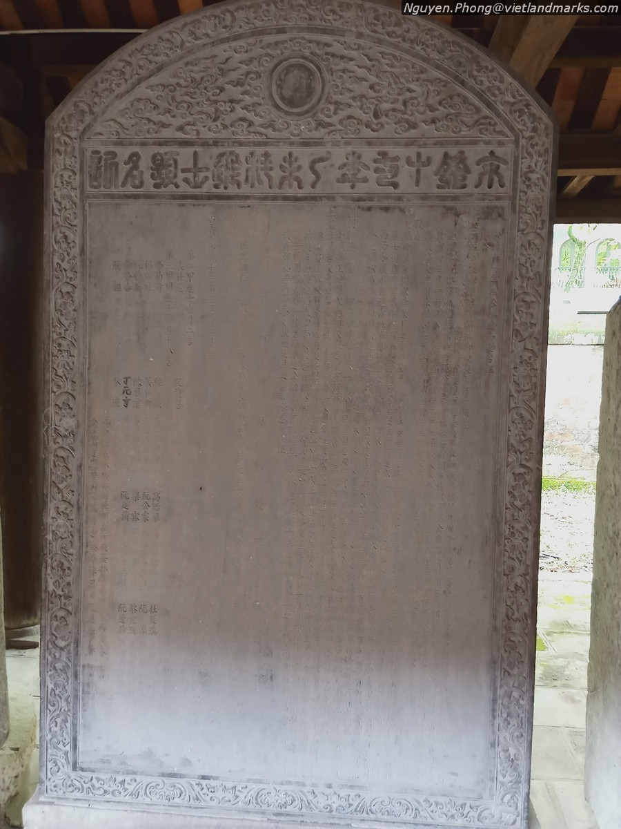 Bia Tiến sĩ khoa thi năm 1646 ghi danh Đồng Tồn Trạch – vị đại khoa làm đến chức Tham tụng. Bia Tiến sĩ khoa thi năm 1646 ghi danh Đồng Tồn Trạch – vị đại khoa làm đến chức Tham tụng.