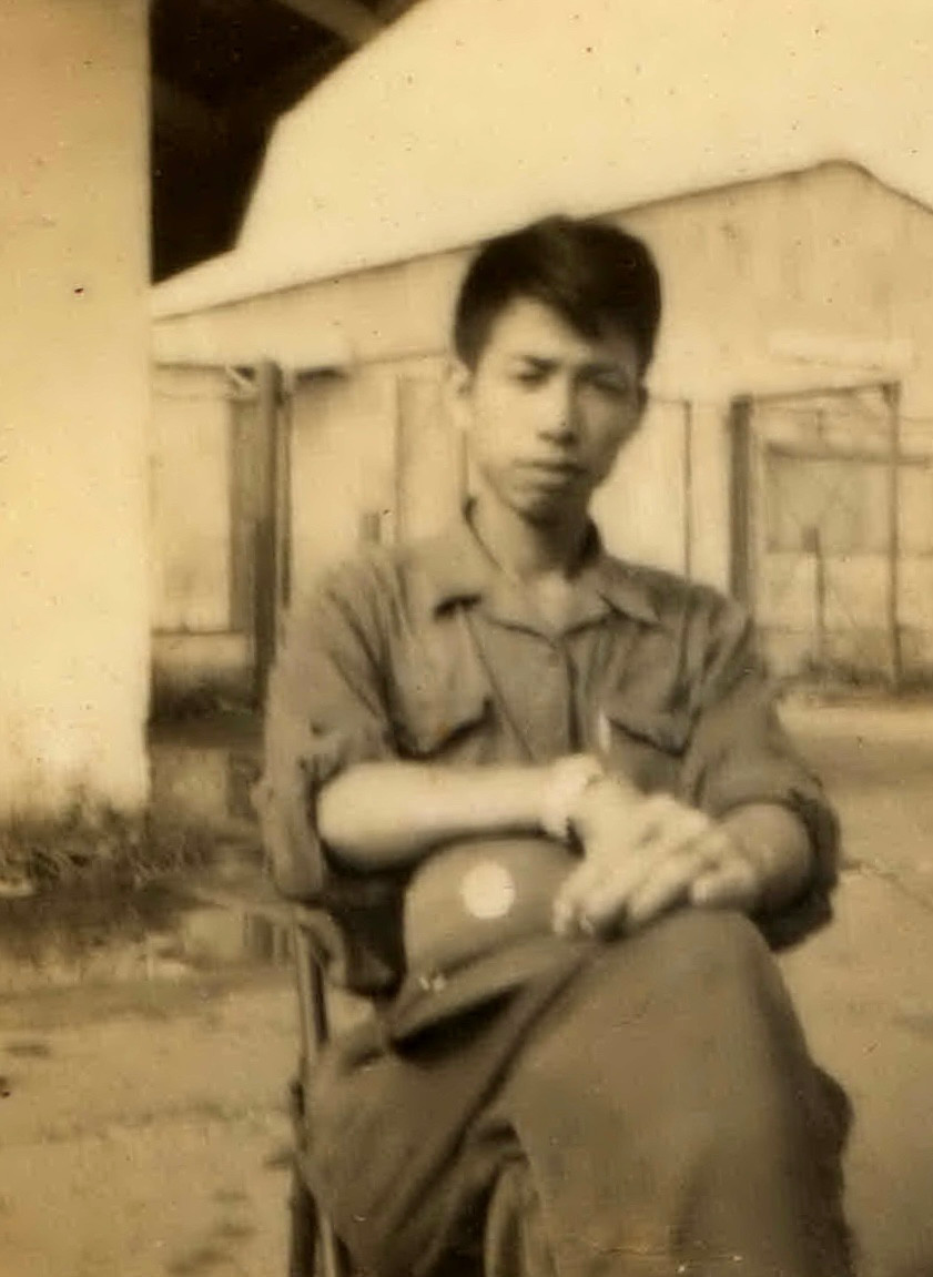 Tấm ảnh chụp ông Sơn năm 1975 (chụp ở căn cứ Nước Trong). Ảnh tư liệu Tấm ảnh chụp ông Sơn năm 1975 (chụp ở căn cứ Nước Trong). Ảnh tư liệu