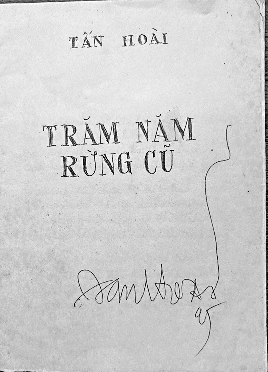 Ảnh tư liệu hình bìa hai tập thơ nhỏ (1995, tác giả tự trình bày để làm kỷ niệm). Ảnh tư liệu: Trần Quỳnh Thi (con gái nhà thơ Trần Quốc Tiến) cung cấp Ảnh tư liệu hình bìa hai tập thơ nhỏ (1995, tác giả tự trình bày để làm kỷ niệm). Ảnh tư liệu: Trần Quỳnh Thi (con gái nhà thơ Trần Quốc Tiến) cung cấp