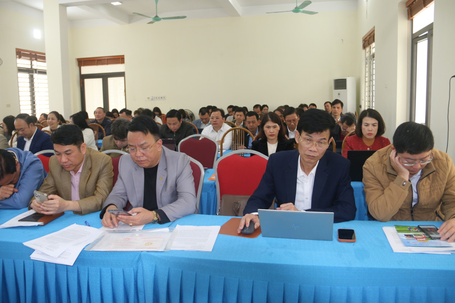 Hiệu trưởng các trường học trên địa bàn tỉnh tới dự hội nghị. Hiệu trưởng các trường học trên địa bàn tỉnh tới dự hội nghị.