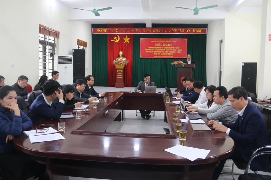 Các đại biểu tham dự hội nghị. Các đại biểu tham dự hội nghị.