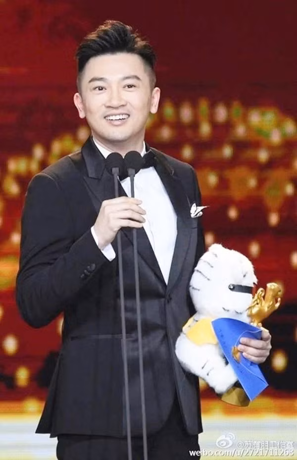 to huu bang: tung la “ke thu 3” pha vo tinh yeu cua lam tam nhu - 14