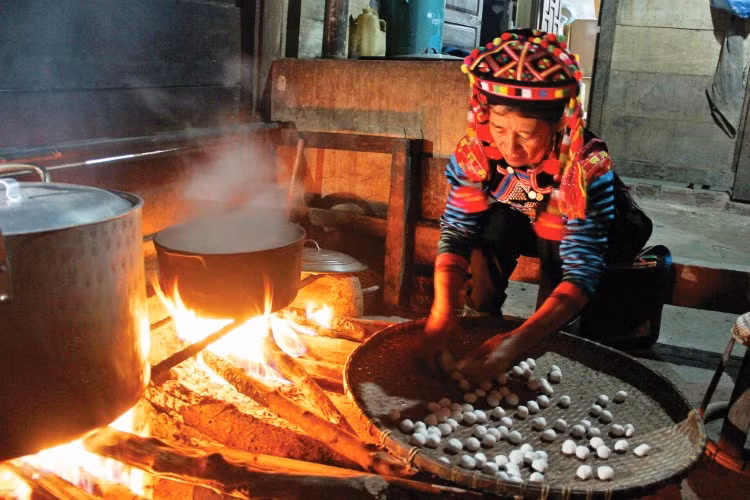 Bánh trôi là vật phẩm không thể thiếu trong mâm cúng mừng năm mới