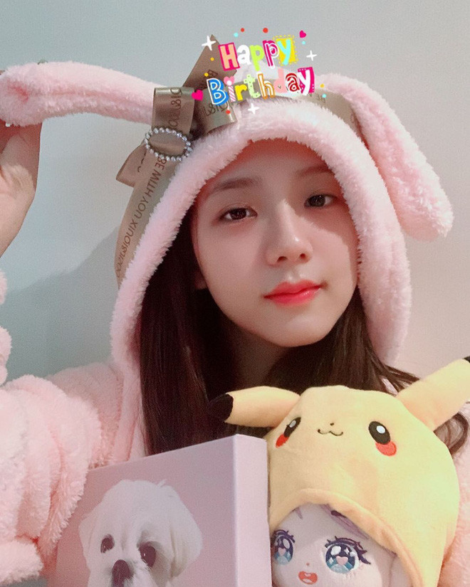 Choáng với quà sinh nhật fan Trung Quốc tặng Jisoo: Đồ hiệu nhiều đến độ mở được shop ảnh 11 Choáng với quà sinh nhật fan Trung Quốc tặng Jisoo: Đồ hiệu nhiều đến độ mở được shop ảnh 11