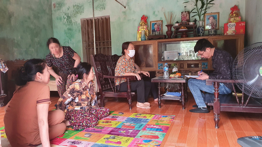 Nhiều người dân bị lừa tiền chia sẻ với PV về sự việc. Nhiều người dân bị lừa tiền chia sẻ với PV về sự việc.