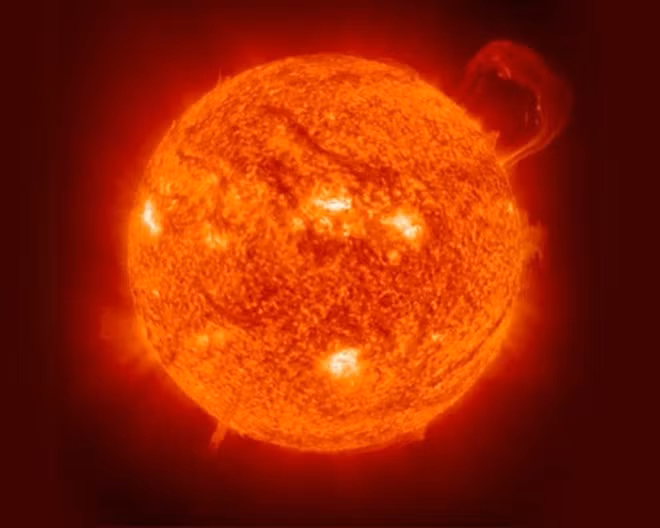 Bầu khí quyển mặt trời tồn tại ở trạng thái plasma