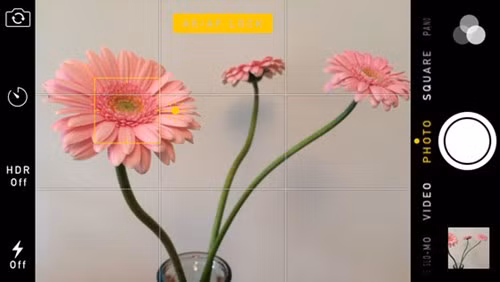 Nhấn giữ vài giây vào vùng màn hình trên chủ thể để khóa nét và khóa sáng.