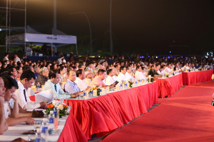Nhiều lãnh đạo, nguyên lãnh đạo Trung ương và tỉnh Hà Tĩnh; đại diện các sở ban ngành địa phương tham dự tại buổi Lễ. (Ảnh: T.T). Nhiều lãnh đạo, nguyên lãnh đạo Trung ương và tỉnh Hà Tĩnh; đại diện các sở ban ngành địa phương tham dự tại buổi Lễ. (Ảnh: T.T).