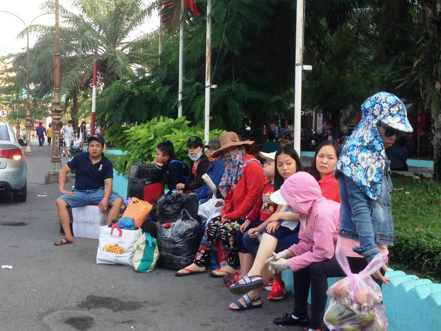 Hành khách trễ tàu Tết được mua vé đi chuyến kế tiếp - Ảnh 1 Hành khách trễ tàu Tết được mua vé đi chuyến kế tiếp - Ảnh 1