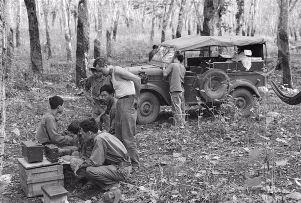 Tổ phóng viên mũi nhọn của Việt Nam Thông tấn xã đưa tin, ảnh về Chiến dịch Hồ Chí Minh lịch sử năm 1975.