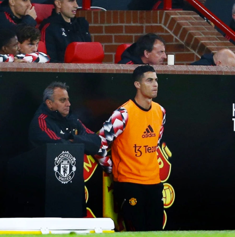 Ronaldo đã trở lại băng ghế dự bị trong trận gặp Tottenham. Ronaldo đã trở lại băng ghế dự bị trong trận gặp Tottenham.