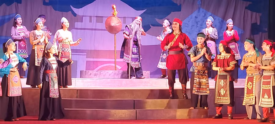 Vở chèo 'Thiên duyên huyền tích' vừa được Đoàn Nghệ thuật I, Nhà hát Chèo Thái Bình công diễn. Ảnh: Bình Thanh.