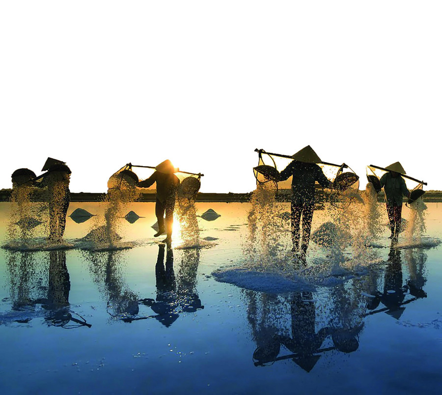 Diêm dân vùng Thái Bình gắn liền với tục thờ bà chúa Muối. Ảnh minh họa: IT